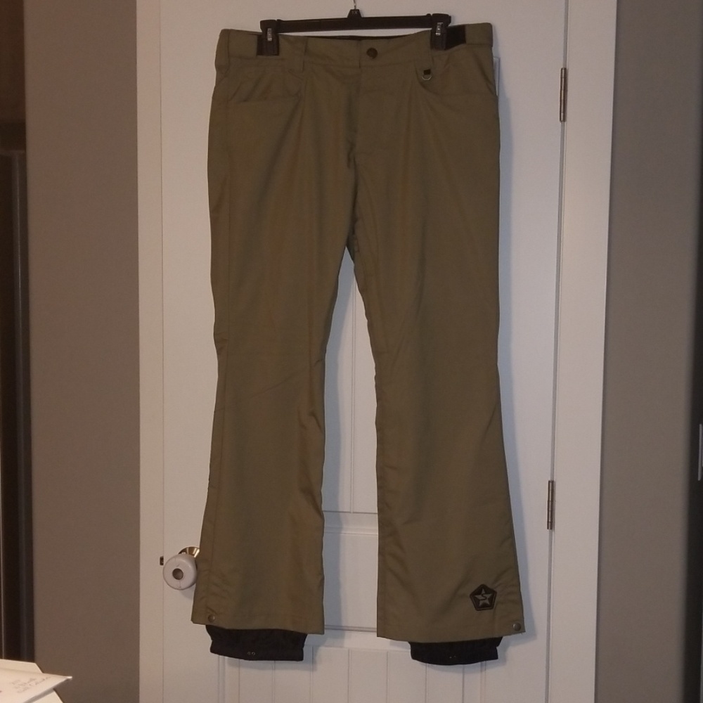 Sessions snowboard pants.